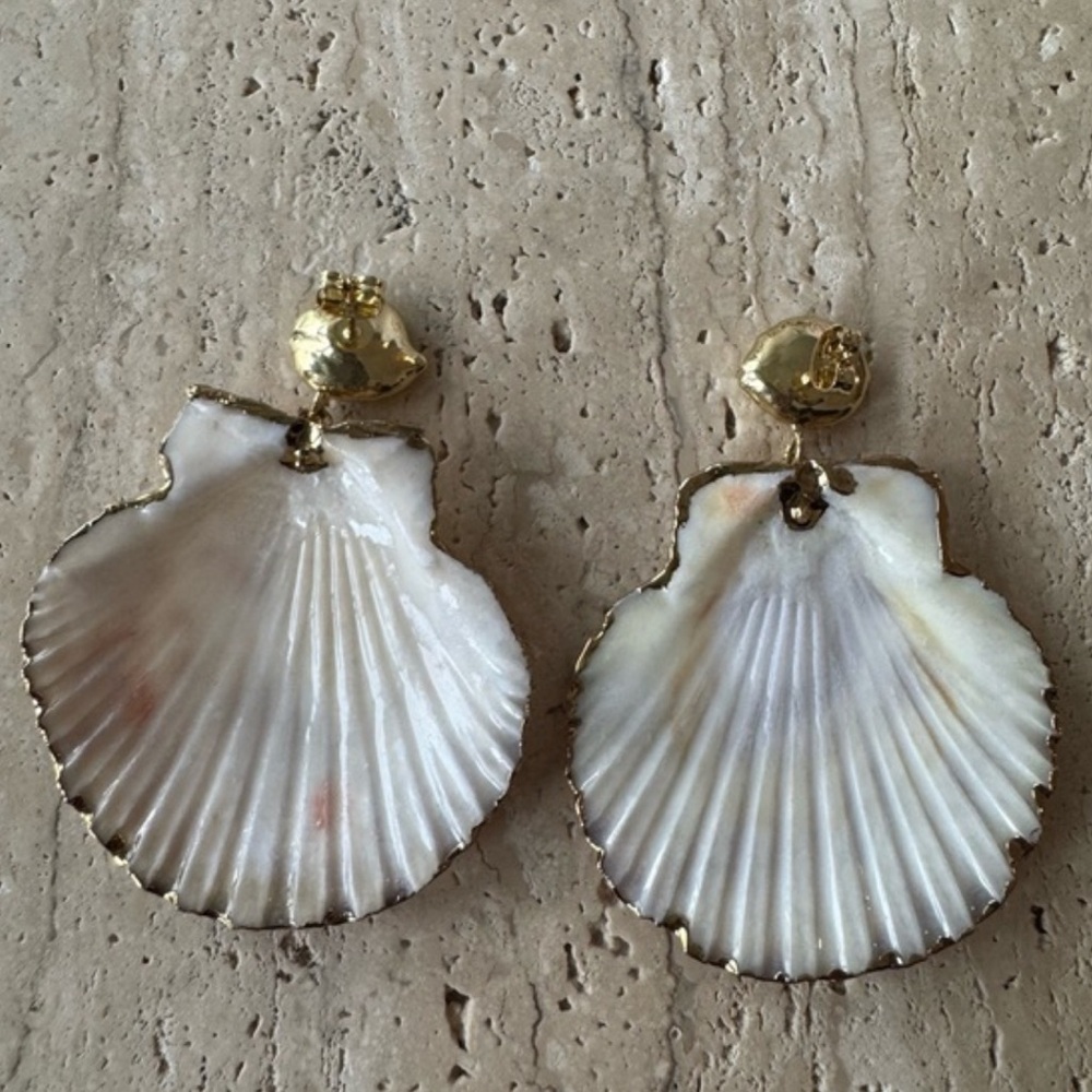 Handmade Gold Shell Earrings - Picture 4 of 4